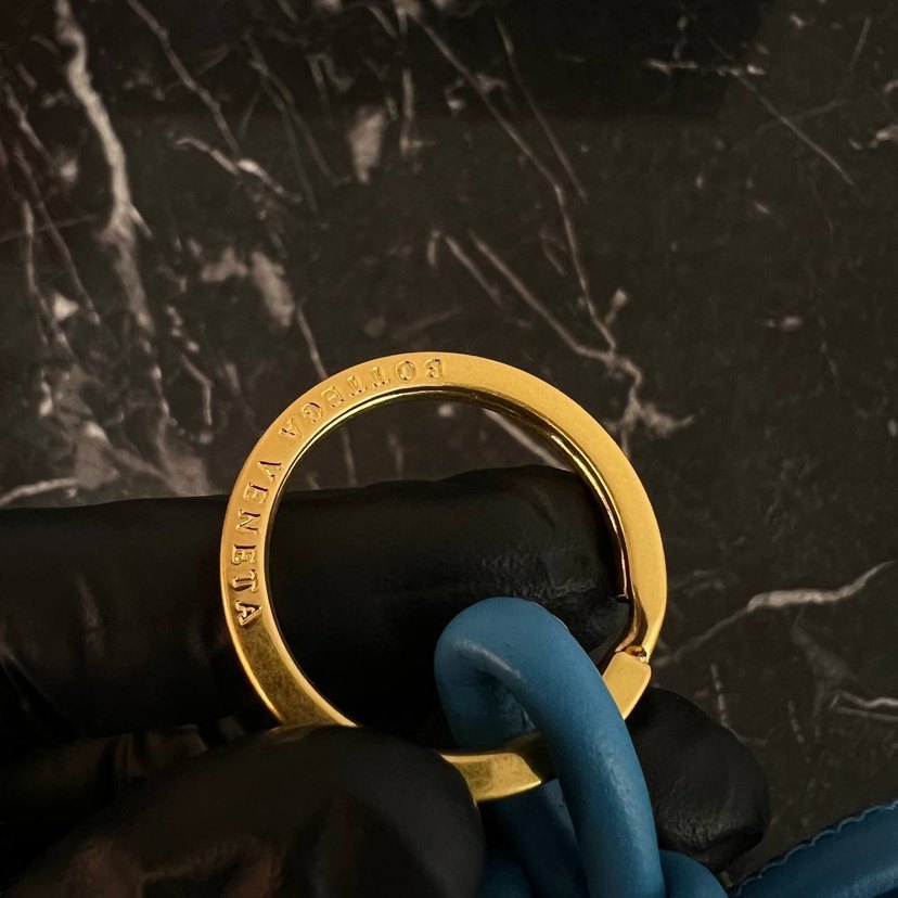 Bottega veneta mavi charm çanta anahtarlık - Görsel 3