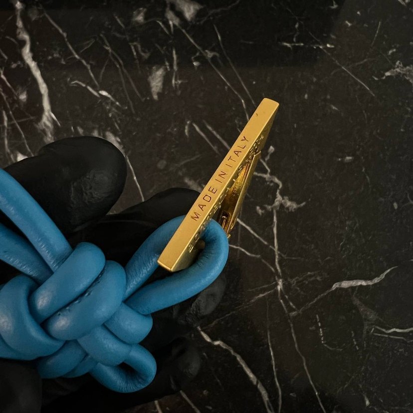 Bottega veneta mavi charm çanta anahtarlık - Görsel 2