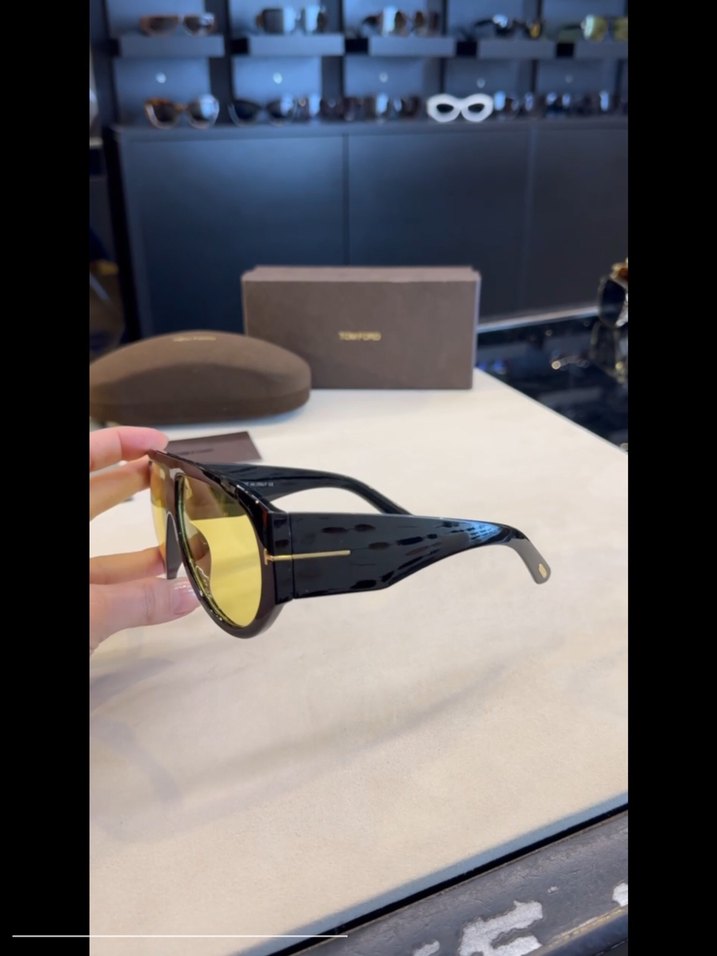 Tom Ford sarı camlı güneş gözlüğü - Görsel 4