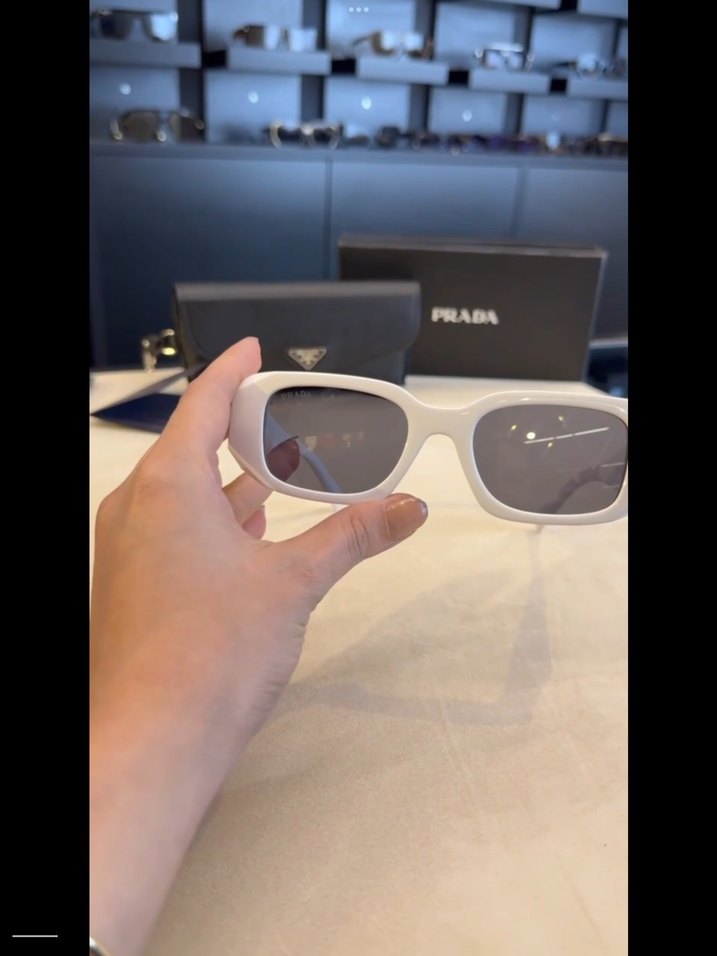 Beyaz Prada Kadın Güneş Gözlüğü - Görsel 2