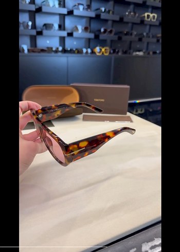 Tom ford güneş gözlüğü gözlük etiketli - Görsel 4