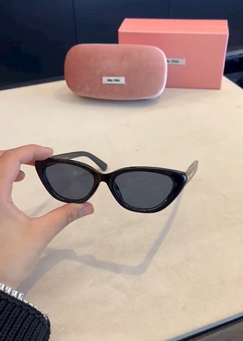  Beden siyah Renk Miu Miu Kadın Güneş Gözlüğü