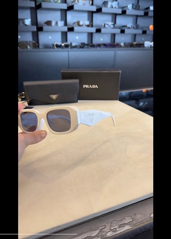 Beden beyaz Renk Beyaz Prada Kadın Güneş Gözlüğü