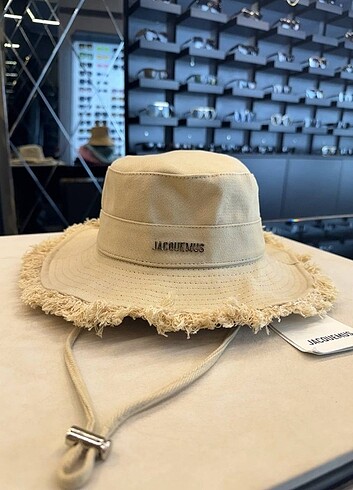 Jacquemus şapka
