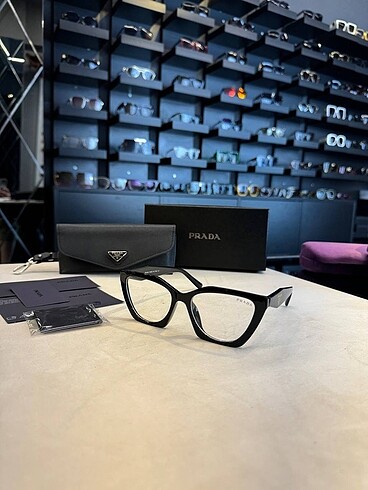 Prada şeffaf gözlük