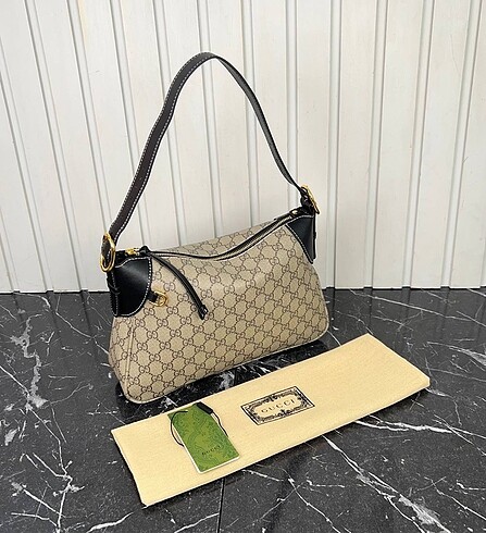 Beden Gucci emblem large bag
