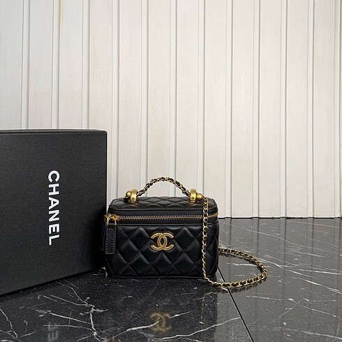 Chanel askılı çanta