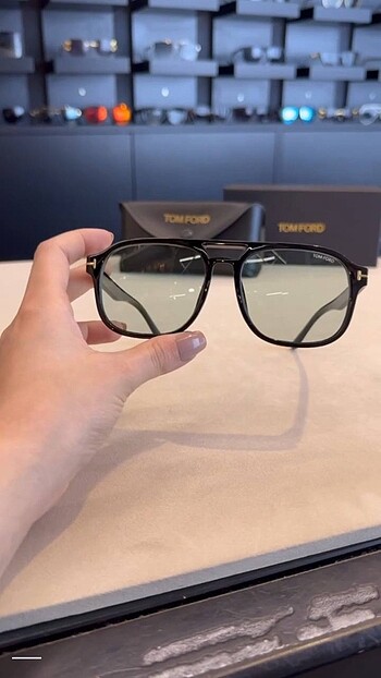 Beden siyah Renk Tom Ford güneş gözlüğü