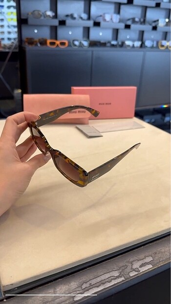 Miu Miu Miu miu leoparlı güneş gözlüğü