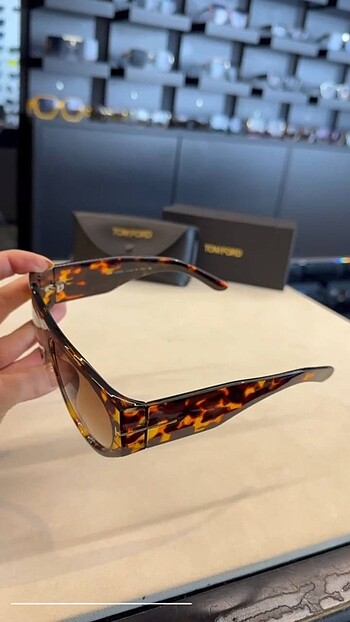 Beden Tom Ford leopar güneş gözlüğü