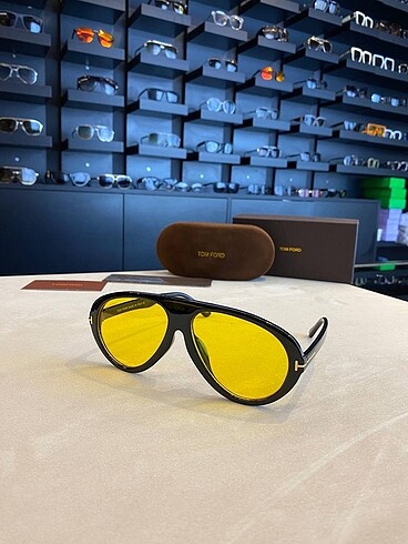 TOM FORD