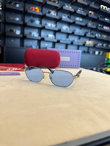 Gucci mavi camlı gözlük