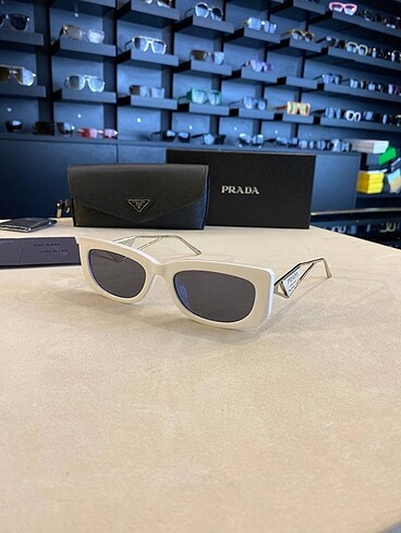 Prada güneş gözlüğü