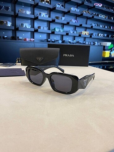 Prada güneş gözlüğü