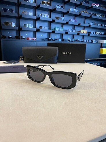 Prada güneş gözlüğü