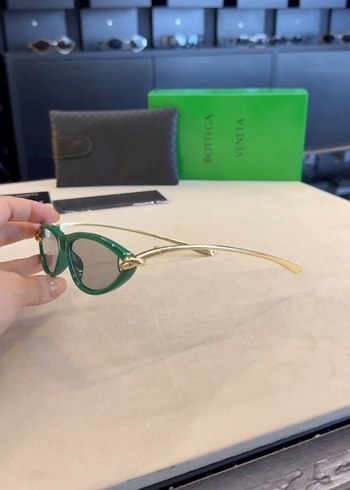 Beden yeşil Renk Bottega veneta güneş gözlüğü