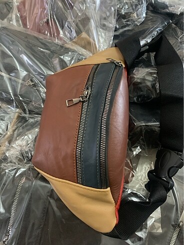 100%HAKİKİ DERİ UNISEX OMUZ BEL VE GÖĞÜS ÇANTA