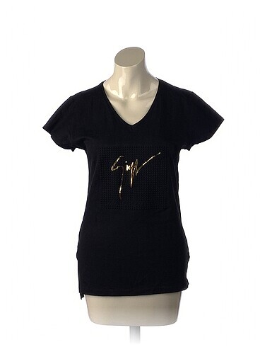 Zara T-shirt %70 İndirimli.
