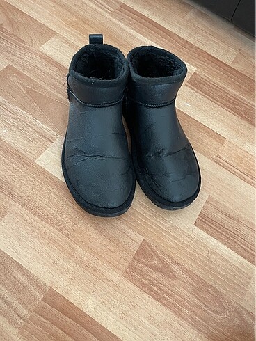 39 Beden siyah Renk Orjinal ugg bot