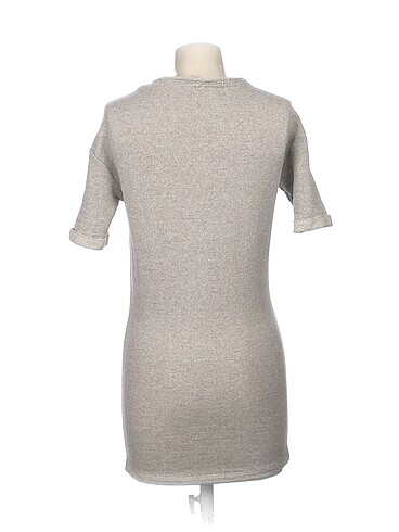 m Beden PreLoved Kısa Elbise %70 İndirimli.