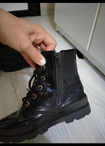 33 Beden siyah Renk H&M kız çocuk bot