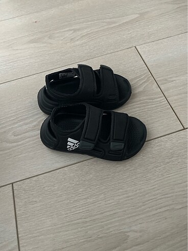 Adidas Çocuk sandalet