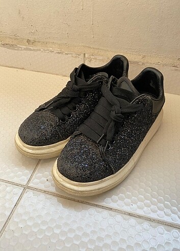 Alexander McQueen 37