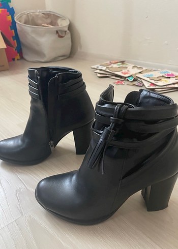 Siyah Deri Goth Stiletto Topuklu Kadın Bot
