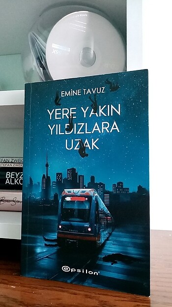 Emine Tavuz - Yere Yakın Yıldızlara Uzak 