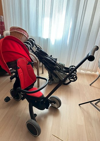 Kırmızı Bebek Arabası