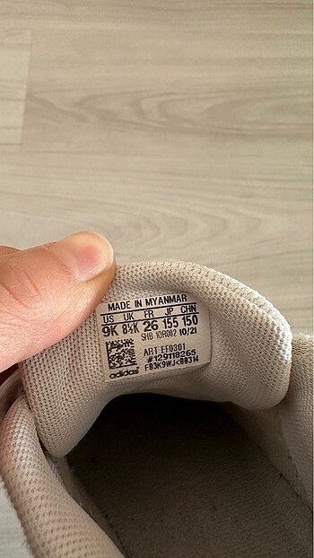 26 Beden Adidas çocuk spor ayakkabı