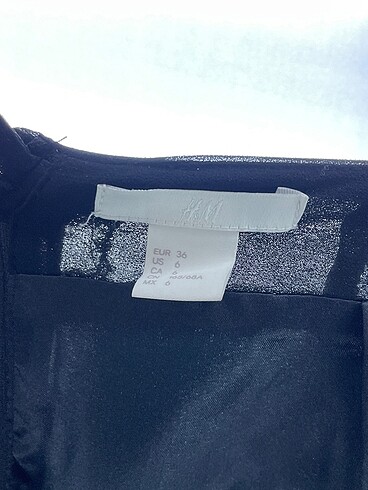 36 Beden siyah Renk H&M Mini Etek %70 İndirimli.