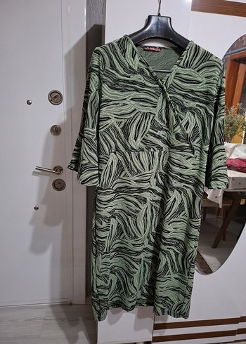 Zebra Desenli Uzun Yeşil Kadın lruveze yaka elbise - Görsel 2