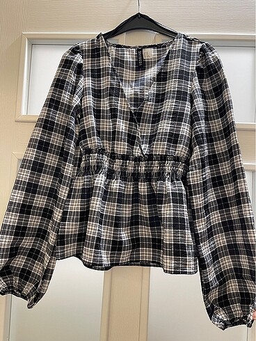 xs Beden siyah Renk H&M markaKabarık Kollu Krep Bluz
