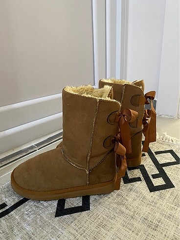 Ugg Yeni gibi kargo size ait