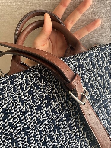 Beden Stradivarius monogram çanta