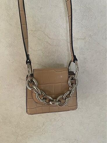 Stradivarius mini krem zincirli çanta