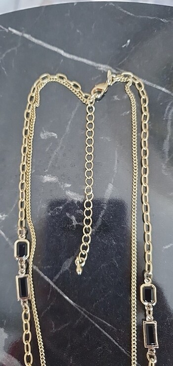  Beden 60cm uzunluğunda taşlı kolye hiç kullanılmamış üründür 