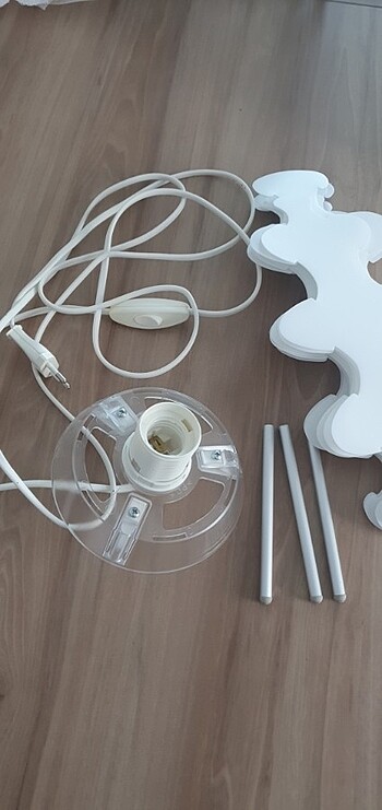 Ikea henüz kurulumu yapılmamış ikea gece lambası