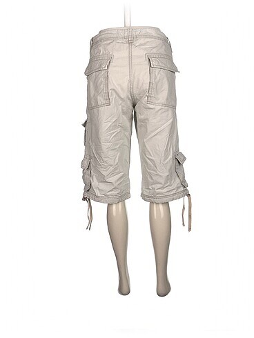 40 Beden PreLoved Bermuda / Kapri %70 İndirimli.