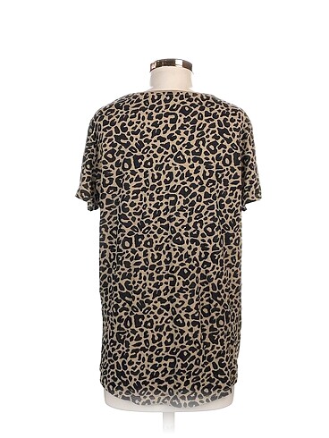 m Beden Zara T-shirt %70 İndirimli.