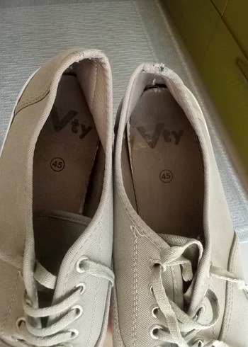43 Beden gri Renk Günlük Spor Ayakkabı etiket 45 ama 43 tam oluyor. Rahat