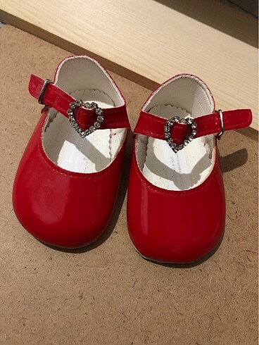 Kırmızı kız bebek ayakkabısı #earlydays
