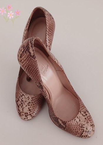 inci Bej Yılan Desenli Deri Stiletto