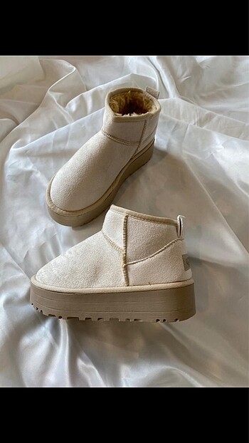 Ugg UGG platform