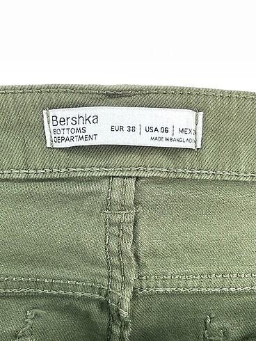 s Beden haki Renk Bershka Mini Şort %70 İndirimli.