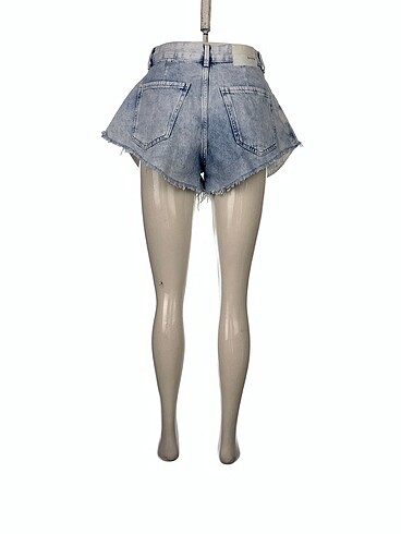 36 Beden Bershka Mini Şort %70 İndirimli.