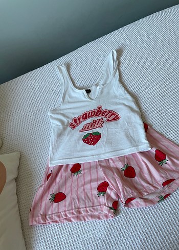 Çilek Desenli Kısa Pijama Takımı - Görsel 2