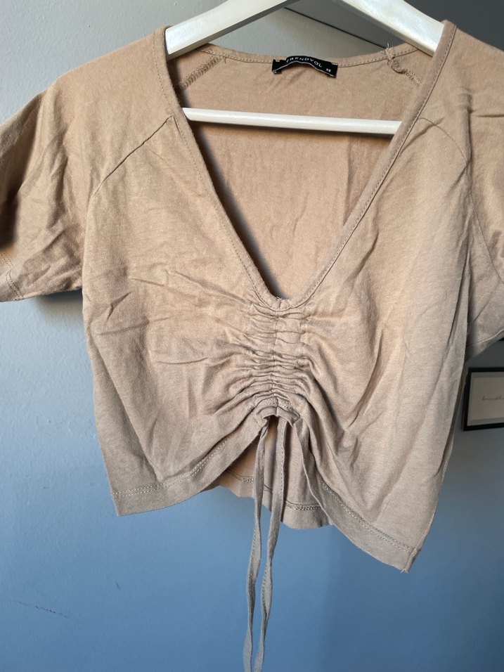 Bej V Yaka Kısa Kollu Kadın  Bluz dekolteli - Görsel 2