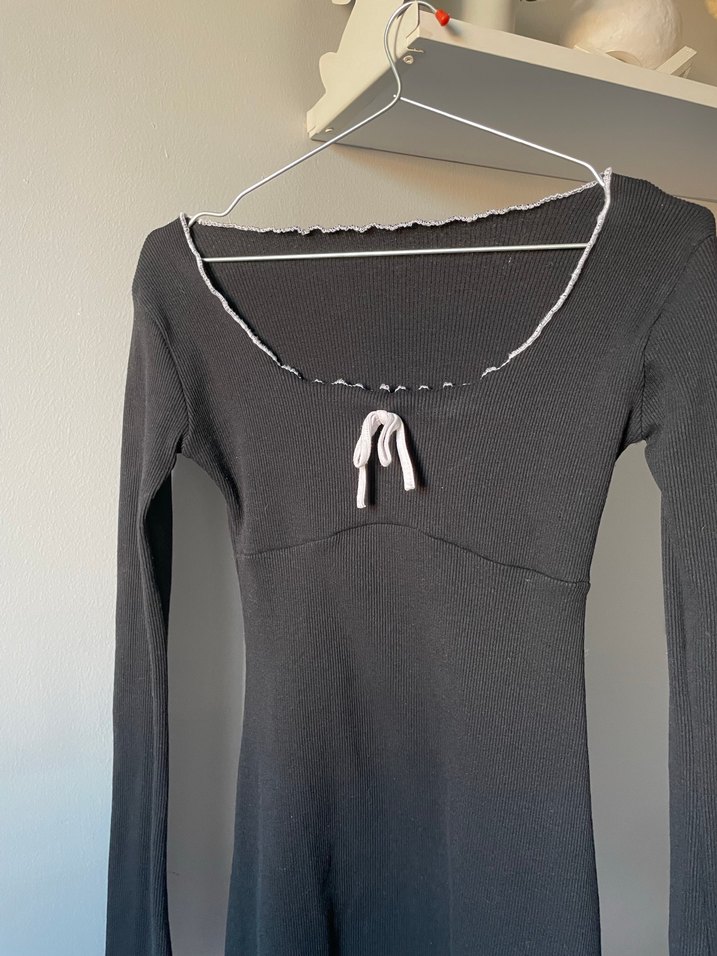 Siyah V Yakalı Uzun Kollu A kesim ispanyol kol mini siyah elbise - Görsel 3